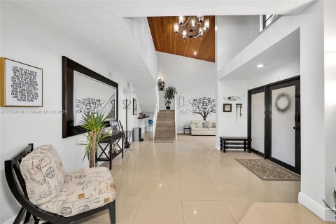 Casa en venta en Miami Lakes, Florida, 5 dormitorios, 328.5 m2 № 995903 - foto 8