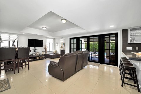 Casa en venta en Miami Lakes, Florida, 5 dormitorios, 328.5 m2 № 995903 - foto 19