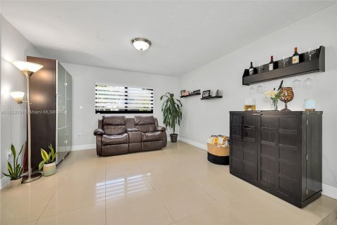 Casa en venta en Miami Lakes, Florida, 5 dormitorios, 328.5 m2 № 995903 - foto 14