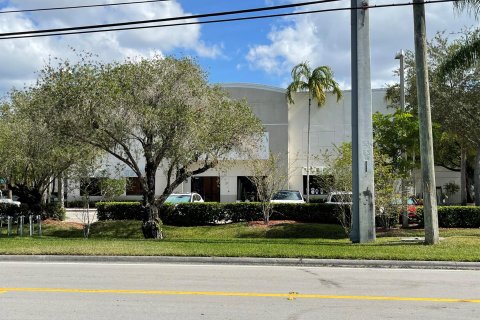 Купить коммерческую недвижимость в Корал-Спрингс, Флорида № 839980 - фото 12