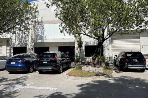 Immobilier commercial à vendre à Coral Springs, Floride № 839980 - photo 17