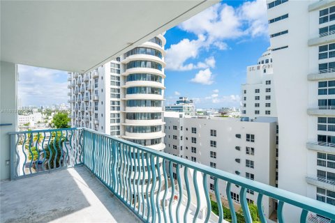 Condo in Miami Beach, Florida, 2 bedrooms  № 1232878 - photo 25