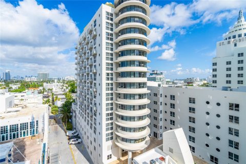 Condo in Miami Beach, Florida, 2 bedrooms  № 1232878 - photo 24