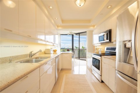 Condo in Aventura, Florida, 2 bedrooms  № 1232879 - photo 15