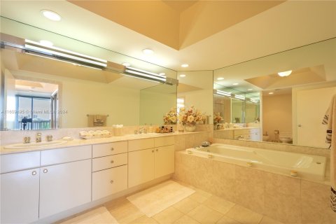 Condo in Aventura, Florida, 2 bedrooms  № 1232879 - photo 21