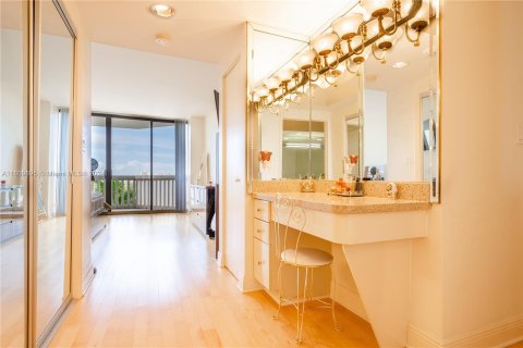 Condo in Aventura, Florida, 2 bedrooms  № 1232879 - photo 20