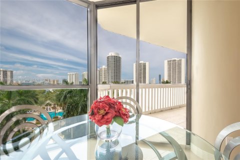 Condo in Aventura, Florida, 2 bedrooms  № 1232879 - photo 17