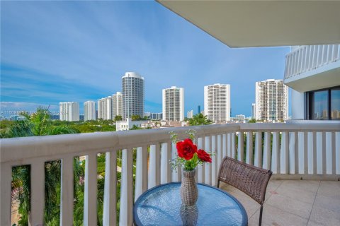 Condo in Aventura, Florida, 2 bedrooms  № 1232879 - photo 4