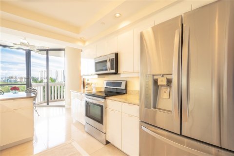 Condo in Aventura, Florida, 2 bedrooms  № 1232879 - photo 16