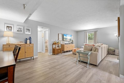 Condo in Bradenton, Florida, 1 bedroom  № 1261911 - photo 2