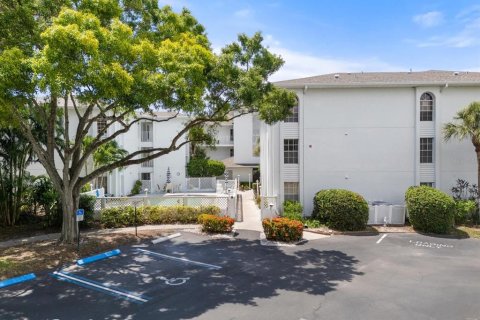 Condo in Bradenton, Florida, 1 bedroom  № 1261911 - photo 22