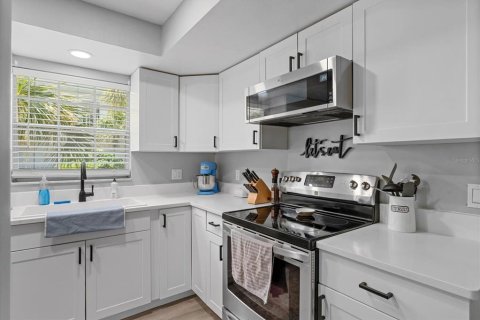 Condo in Bradenton, Florida, 1 bedroom  № 1261911 - photo 6