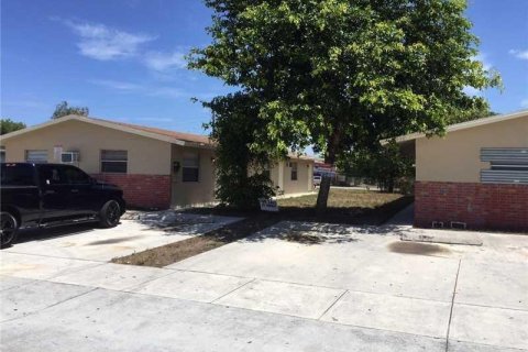 Commercial property in Fort Lauderdale, Florida 161.28 sq.m. № 1132829 - photo 2