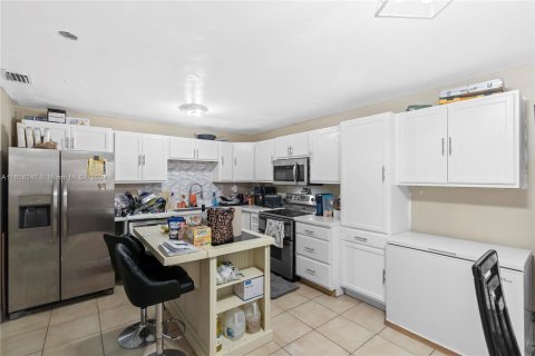 Adosado en venta en North Lauderdale, Florida, 3 dormitorios, 130.34 m2 № 1360732 - foto 4