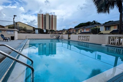 Copropriété à vendre à Miami, Floride: 3 chambres, 117.15 m2 № 1360731 - photo 17