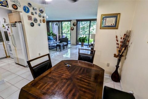 Condo in Miami, Florida, 3 bedrooms  № 1360731 - photo 4