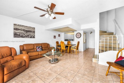 Copropriété à vendre à Hialeah, Floride: 2 chambres, 98.66 m2 № 1360783 - photo 3