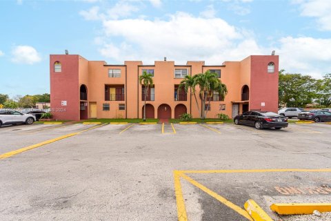 Condo in Hialeah, Florida, 2 bedrooms  № 1360783 - photo 18