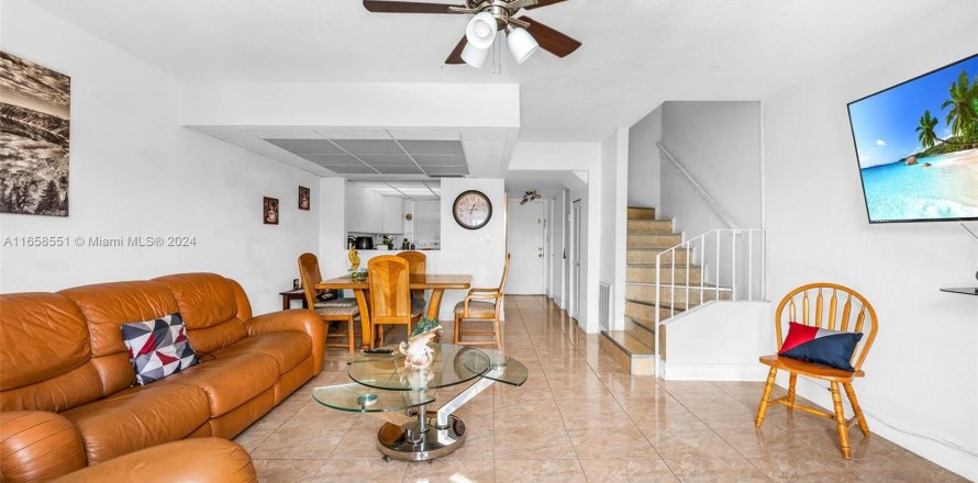 Condo in Hialeah, Florida, 2 bedrooms  № 1360783