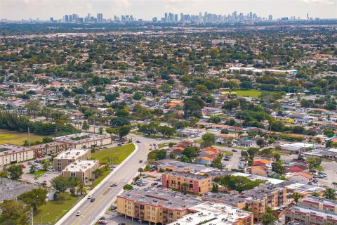 Condo in Hialeah, Florida, 2 bedrooms  № 1360783 - photo 27