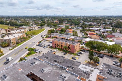 Condo in Hialeah, Florida, 2 bedrooms  № 1360783 - photo 23