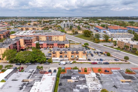 Condo in Hialeah, Florida, 2 bedrooms  № 1360783 - photo 26