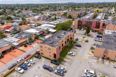 Condo in Hialeah, Florida, 2 bedrooms  № 1360783 - photo 20