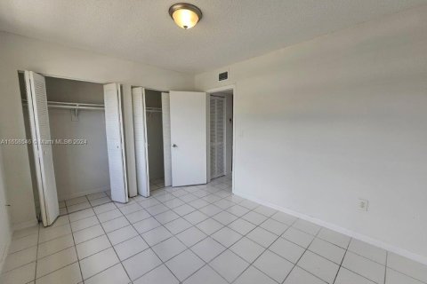 Copropriété à louer à Miami, Floride: 2 chambres, 74.88 m2 № 1360781 - photo 18