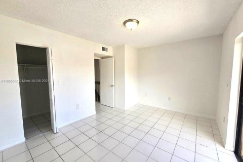 Copropriété à louer à Miami, Floride: 2 chambres, 74.88 m2 № 1360781 - photo 13