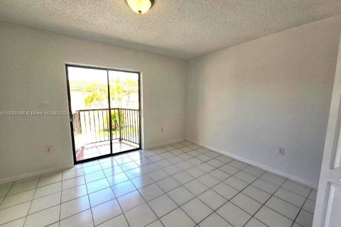 Condominio en alquiler en Miami, Florida, 2 dormitorios, 74.88 m2 № 1360781 - foto 11