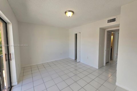 Copropriété à louer à Miami, Floride: 2 chambres, 74.88 m2 № 1360781 - photo 12