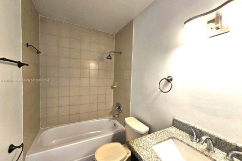 Condominio en alquiler en Miami, Florida, 2 dormitorios, 74.88 m2 № 1360781 - foto 15