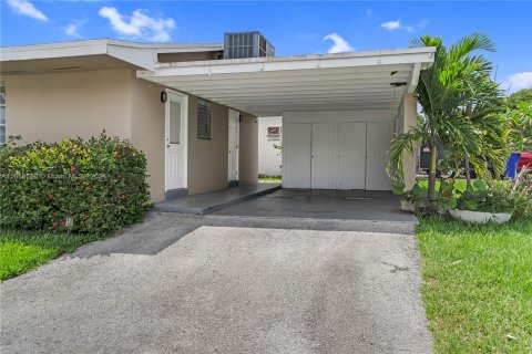 House in Hollywood, Florida 2 bedrooms, 92.9 sq.m. № 1360782 - photo 2