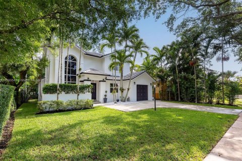 House in Coral Gables, Florida 4 bedrooms, 189.43 sq.m. № 1187369 - photo 1