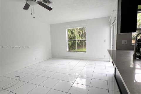 Villa ou maison à vendre à Dania Beach, Floride: 3 chambres, 179.86 m2 № 936383 - photo 11