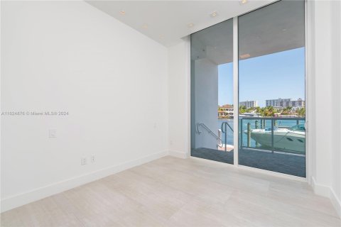 Terreno en venta en Sunny Isles Beach, Florida № 1271258 - foto 11