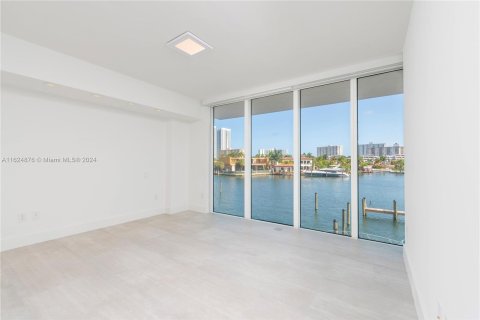 Terreno en venta en Sunny Isles Beach, Florida № 1271258 - foto 6