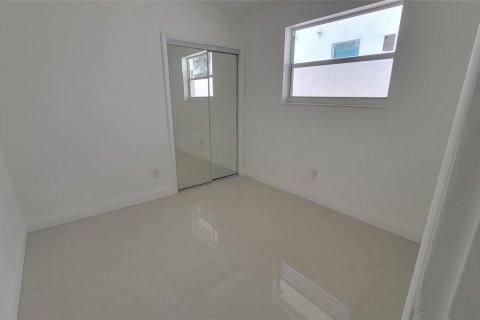 Immobilier commercial à vendre à Miami, Floride: 141.03 m2 № 1103281 - photo 4