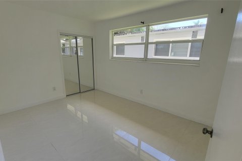 Immobilier commercial à vendre à Miami, Floride: 141.03 m2 № 1103281 - photo 10