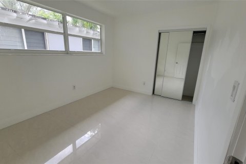 Immobilier commercial à vendre à Miami, Floride: 141.03 m2 № 1103281 - photo 3