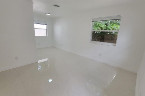 Immobilier commercial à vendre à Miami, Floride: 141.03 m2 № 1103281 - photo 13