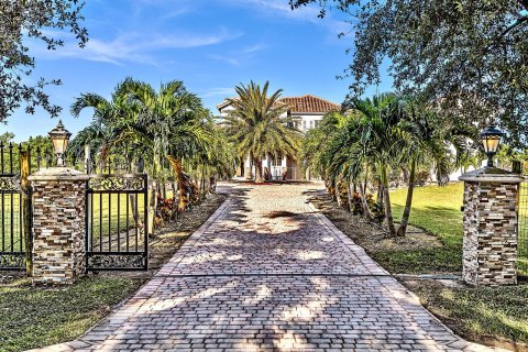 Villa ou maison à vendre à Homestead, Floride: 5 chambres, 366.5 m2 № 771468 - photo 17