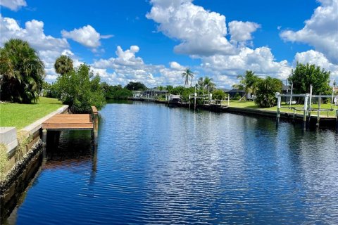 Villa ou maison à vendre à Port Charlotte, Floride: 3 chambres, 175.49 m2 № 1383377 - photo 1