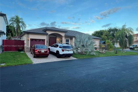 Villa ou maison à vendre à Cutler Bay, Floride: 4 chambres, 145.02 m2 № 1295145 - photo 3