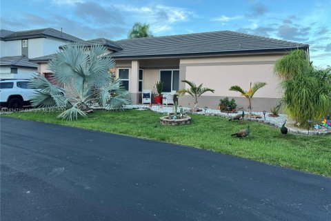 House in Cutler Bay, Florida 4 bedrooms, 145.02 sq.m. № 1295145 - photo 5