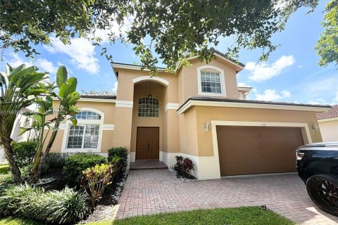 House in Coral Springs, Florida 4 bedrooms, 237.46 sq.m. № 1383027 - photo 1