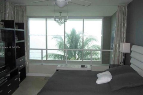 Condo in Miami Beach, Florida, 2 bedrooms  № 1382990 - photo 16