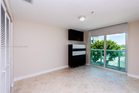 Condo in Miami Beach, Florida, 2 bedrooms  № 1382990 - photo 23