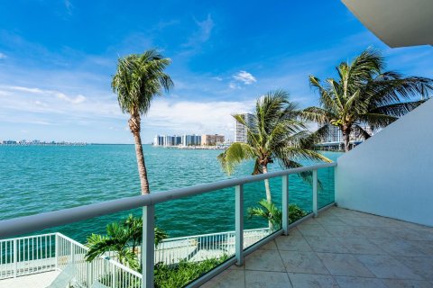 Condo in Miami Beach, Florida, 2 bedrooms  № 1382990 - photo 19