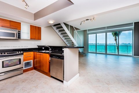 Condo in Miami Beach, Florida, 2 bedrooms  № 1382990 - photo 11